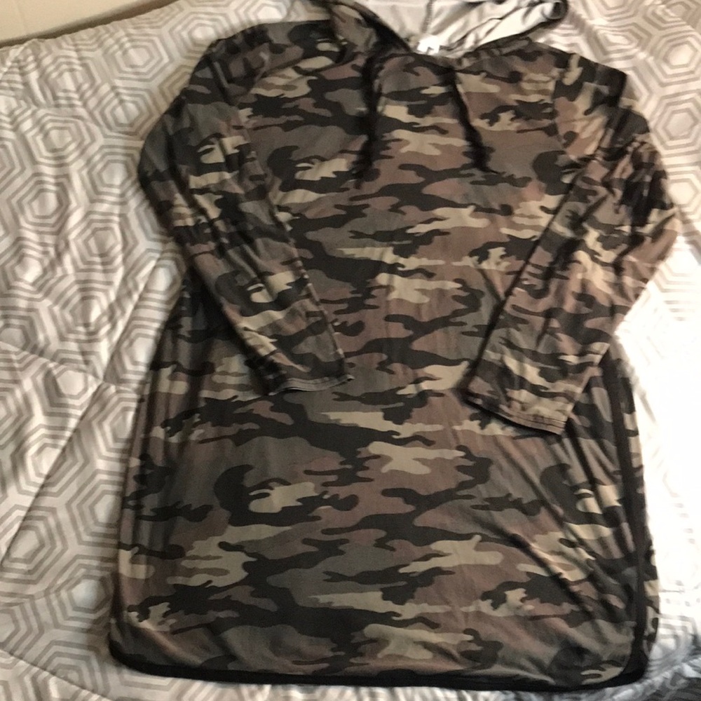 Riley & James hooded camo dress sz XL